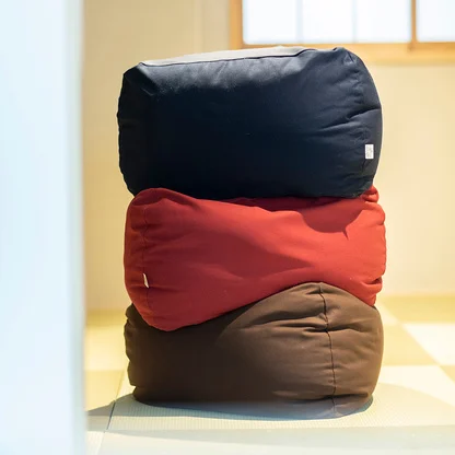 和室にもぴったりの落ち着いたカラーで、こたつの座椅子にも。